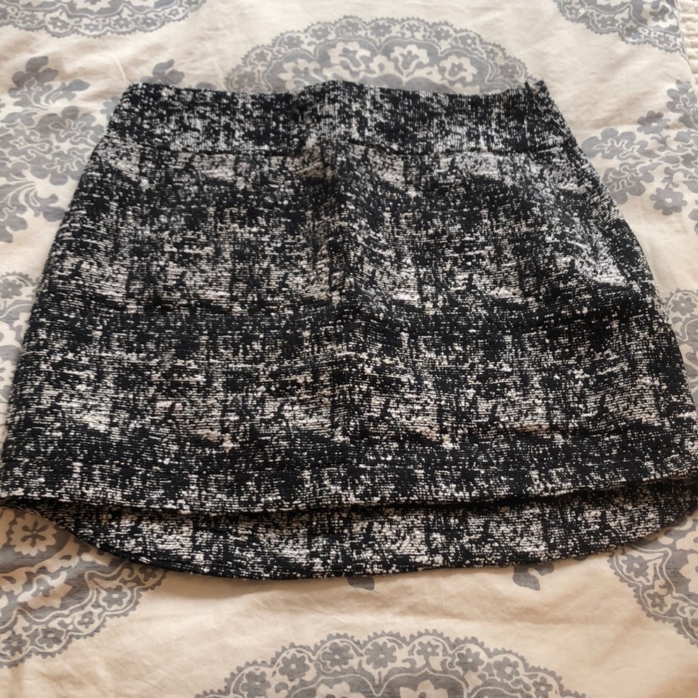 Mini black and white banana republic skirt